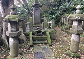 杉山和一墓所（江の島西浦霊園）
（昭和38年3月25日藤沢市指定文化財
指定）